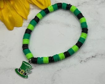 St Patricks Day bracelet, leprechaun hat charm, heishi beads, stretch bracelet, green and black beads, handmade, new