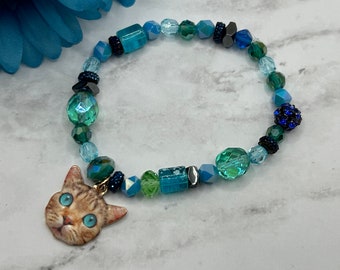 blue beaded bracelet with cat charm, cat bracelet, stretch bracelet, handmade, new