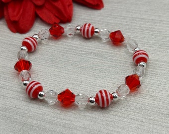 Christmas peppermint bracelet, stretch bracelet, glass and acrylic, red and white, handmade, new