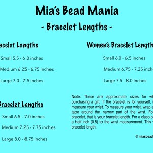 Pu&ograve; includere: Grafica turchese con il testo "Mia's Bead Mania - Lunghezze dei braccialetti". Elenca le misure dei braccialetti per ragazzi, donne e uomini in pollici. Include una nota su come misurare i polsi.