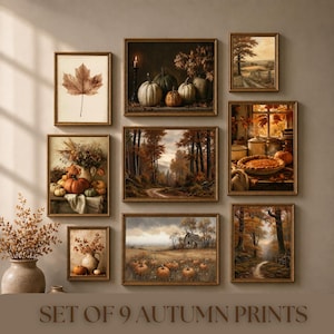 Peut inclure: Un ensemble de neuf tirages d'art encadrés sur le thème de l'automne, comprenant une feuille d'érable, des citrouilles, un chemin forestier, une tarte à la citrouille, une ferme et des compositions florales, dans des cadres marron assortis.