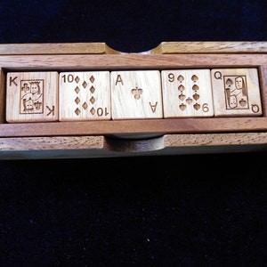 Poker Würfel Deluxe im Holzbox-Set, Poker-Geschenk, Männer-Geschenk, Poker-Würfel-Set, Poker-Tischgeschenk, Laser gravierte Würfel, Holz-Poker-Box, Barspiel
