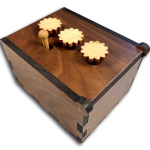 Secret Lock Box II - Você consegue abrir a caixa... Coloque um presente dentro e assista à diversão - versão WALNUT