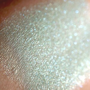 Pastel Green Eye Shadow Mint Car Minty Pale Blue Green Pearl With Iridescent Aqua Shimmer Loose Pigment Mineral Eyeshadow Num. 84 Vegan image 9