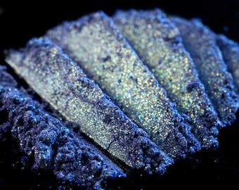 Duochrome Eye Shadow "Here Be Monsters" – Blue Violet & Green-Gold Shimmer Loose Mineral Eyeshadow Num. 201 – Mermaid Collection - Vegan