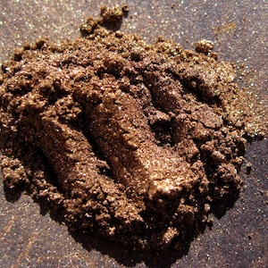 Blackened Bronze Eye Shadow &quot;Dead Men Tell No Tales&quot; – Metallic Brown Shimmer Loose Mineral Eyeshadow Num. 112 – Pirates Collection - Vegan