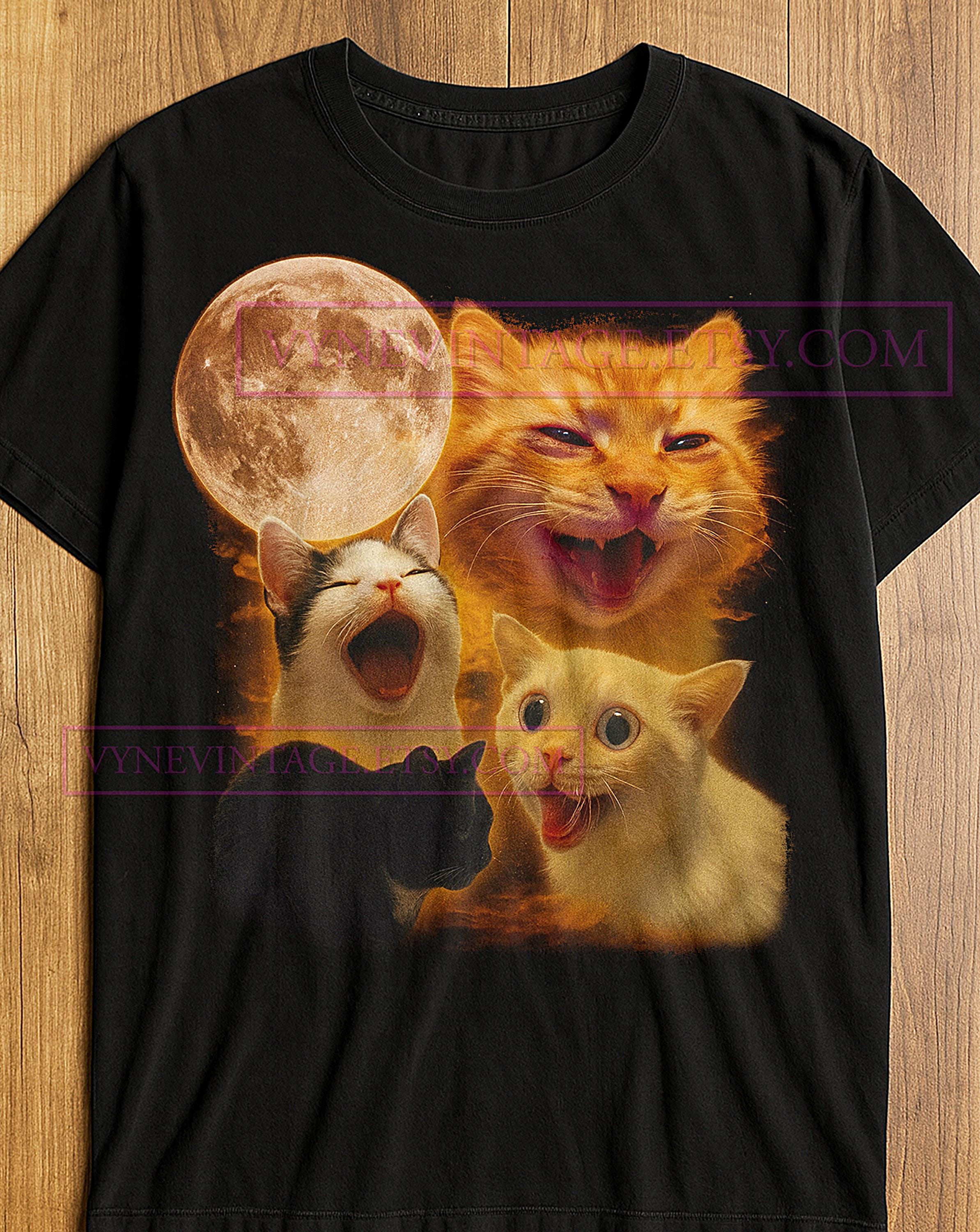 満月の下の猫3匹Tシャツ、宇宙の猫 月光 猫 アストラル ニャー