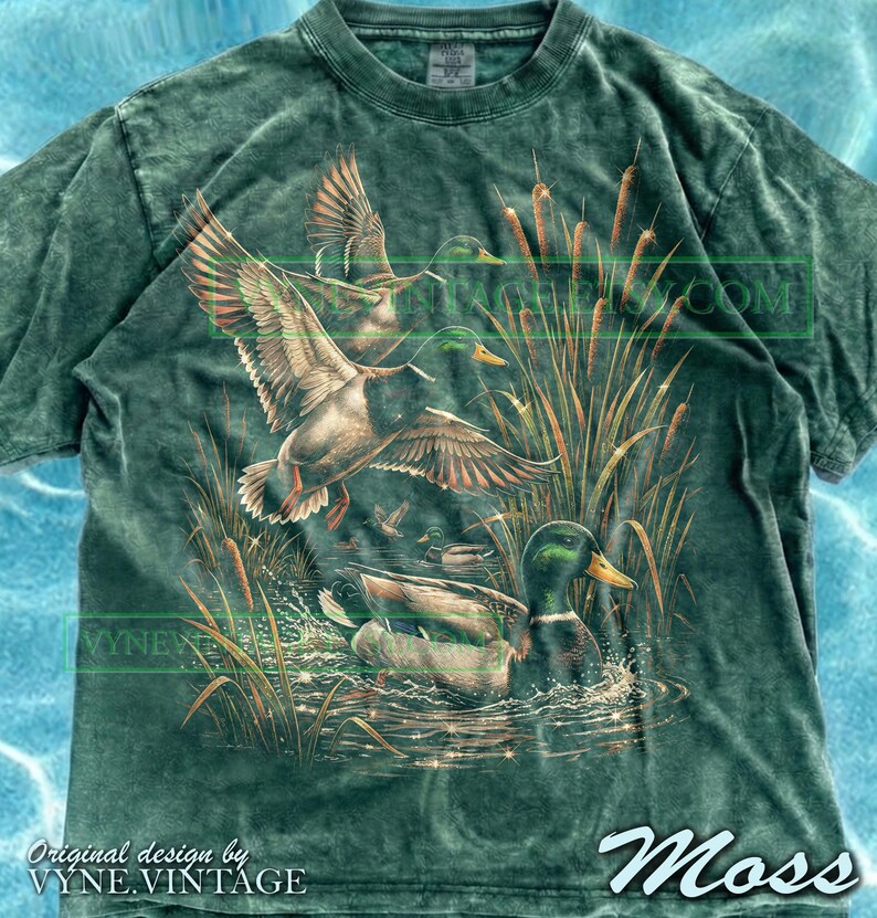 Vintage Mallard Ducks Comfort Colors® Tshirt, Retro Hunting Tees, Nature Wildlife Sweater, Bird Lover Tanktop, Flying Drake Design imagen 3