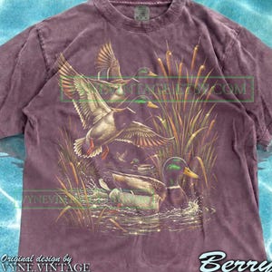 Vintage Mallard Ducks Comfort Colors® Tshirt, Retro Hunting Tees, Nature Wildlife Sweater, Bird Lover Tanktop, Flying Drake Design imagen 5
