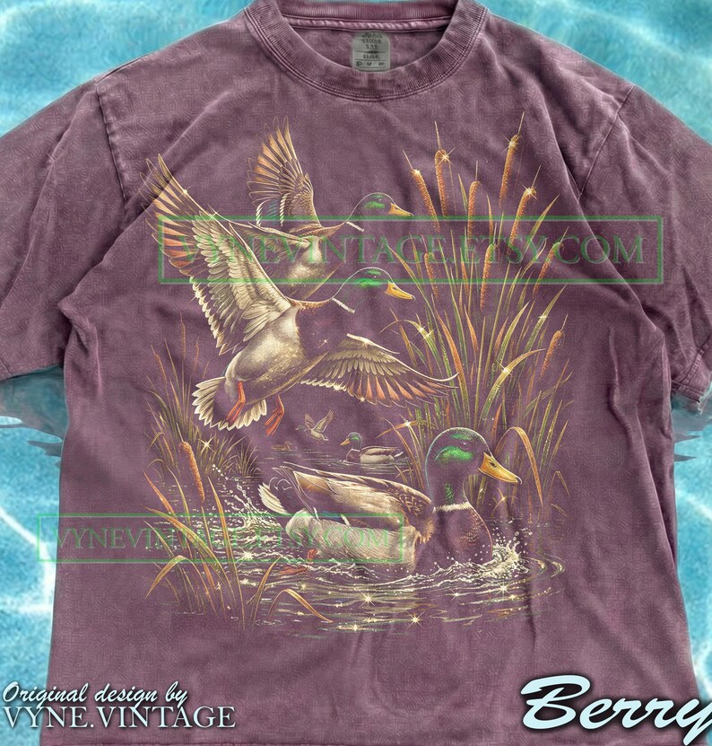 Vintage Mallard Ducks Comfort Colors® Tshirt, Retro Hunting Tees, Nature Wildlife Sweater, Bird Lover Tanktop, Flying Drake Design imagen 5