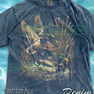 Vintage Mallard Ducks Comfort Colors® Tshirt, Retro Hunting Tees, Nature Wildlife Sweater, Bird Lover Tanktop, Flying Drake Design imagen 4