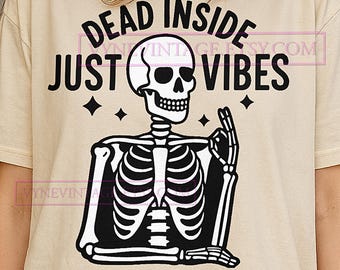 Dead Inside Just Vibes T-Shirt, Skelett Halloween Grafik T-Shirt, Gruselige Saison Shirt, lustiges Goth Liebhaber Geschenk, humorvolles Zitat T-Shirt