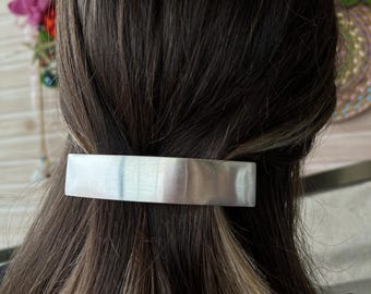 Elegant silverfärgad metallhårspänne, minimalistisk polerad håraccessoar för vardaglig styling och speciella tillfällen