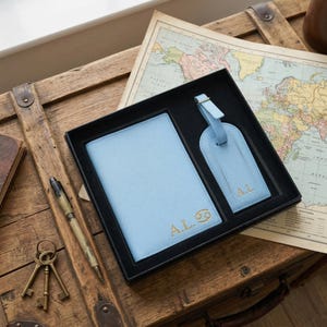 Personalisierter Leder-Pass-Etui-Gepäckanhänger-Set, Monogramm-Tierkreis-Geschenkbox