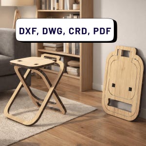 Op de afbeelding: Een houten klapstoel met een vierkante zitting en een X-vormig potenontwerp. De kruk wordt zowel gemonteerd als plat opgevouwen getoond. De afbeelding bevat de tekst "DXF, DWG, CRD, PDF".