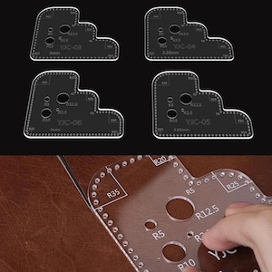 Puede incluir: Un conjunto de cuatro plantillas de artesanía en cuero acrílico transparente con esquinas redondeadas y varios tamaños de agujeros. Cada plantilla está etiquetada con medidas en milímetros y el texto "YJC-03", "YJC-04", "YJC-05" y "YJC-06".