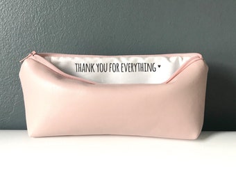 Merci pour tout. Cadeau de remerciement personnalisé unique, trousse, message caché, cuir végétalien rose poudré, pochette de voyage