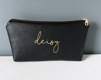 Pochette personnalisée pour femme, trousse de maquillage en cuir végétalien noir, idées cadeaux pour elle, trousse de maquillage de voyage, cadeaux de remise des diplômes