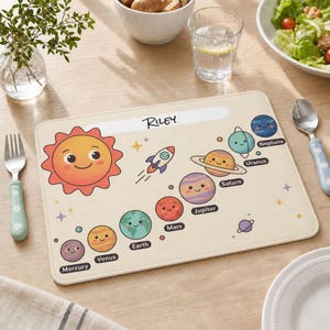 Tovaglietta personalizzata con il sistema solare, tappetino interattivo per bambini con pianeti e spazio, regalo personalizzato con nome per bambini piccoli.