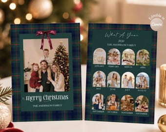 Pode incluir: Um modelo de cartão de Natal de dois lados com uma borda xadrez verde-escura e azul-marinho. A frente apresenta uma foto de família, um laço bordô e o texto "merry christmas" e "THE ANDERSON FAMILY". O verso mostra doze espaços para fotos.