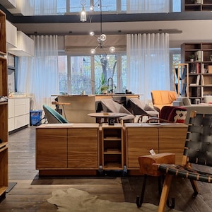 NEVO - Aparador artesanal de madera maciza de roble: diseño minimalista, acabado personalizable.