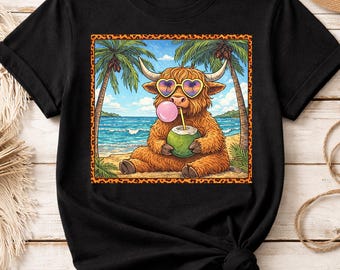 Vaca de las Tierras Altas Playa de Verano PNG Vaca Linda Bebiendo Coco Diseño de Camiseta PNG Gráfico Tropical Descarga Digital Sublimación
