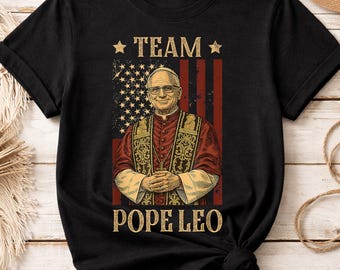 Equipo Papa León XIV PNG, Diseño de camiseta con meme religioso divertido, Gráfico de humor católico PNG, Diseño de cita de tendencia viral, Archivo de descarga para sublimación