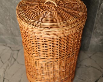 Wicker Round Laundry Basket with Lid, Handmade Rattan Hamper with Liner, Natural Woven Storage Bin, Bathroom or Bedroom Decor