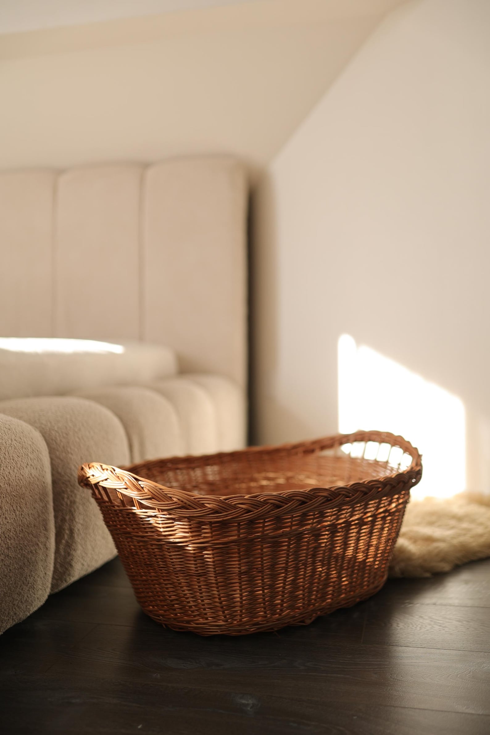 Large 28in/70cm Handwoven Natural Wicker Laundry Basket, Oval Boho Storage Hamper - Large