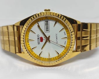 Vintage Alexander Julian Colours Quarts Watch, Working New  display picture 1
