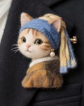 Pearl Cat Felt Brooch, Handmade Wool Kitty Pin, Elegant Jewelry