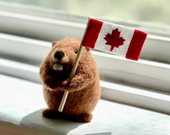 Canada Day Felt Beaver Figurine, Handmade Canadian Flag Decor, Maple Leaf Animal Ornament, July 1 Gift, Canadian Souvenir