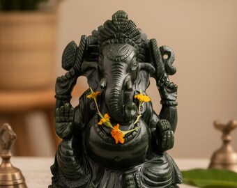 Statua di Ganesha intagliata a mano in giada verde/avventurina / Decorazione induista