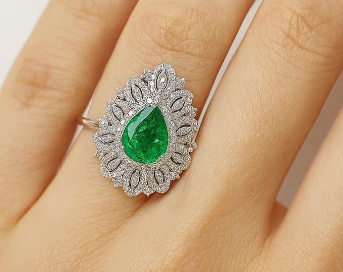 18K Solid White Gold Emerald and Diamond Engagement Ring for Women Natural Pear Emerald Halo Ring, Vintage Style Fine Jewelry Gift