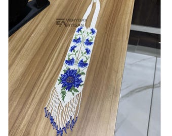Handgemachte Blumenperlenkette: Afrikanisches Boho Schmuckgeschenk