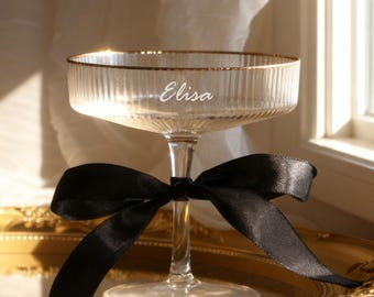 Copa de champán de cristal grabada: regalo de boda personalizado