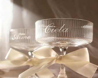 Copa de champán grabada personalizada / Regalo de copa de champán para dama de honor / Copas de martini personalizadas / Copas de champán grabadas para dama de honor
