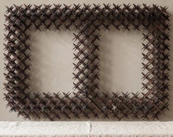 Decorazione murale vintage in stile foresta nera con corona di spine e arte popolare, con cornice doppia.