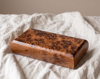 Caja vintage de madera nudosa / Joyero o joyero de mediados de siglo / Patrón de vetas en espiral / Decoración natural minimalista