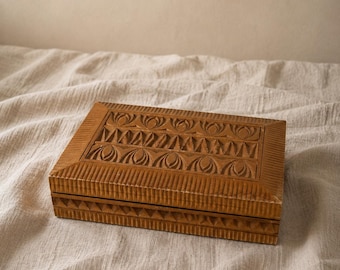 Scatola portagioie in legno intagliata a mano, scatola portaoggetti in stile arte popolare, scatola in legno intagliato scandinava, portagioie rustico, scatola decorativa primitiva