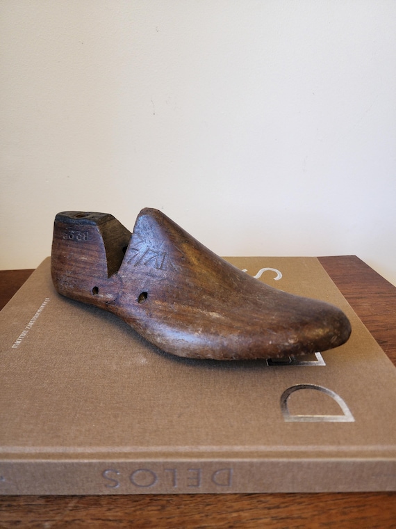 Antique Wooden Shoe Last, Vintage Cobbler Form, Rustic Industrial Decor, Handmade Shoemaker Mold, Farmhouse Display Object