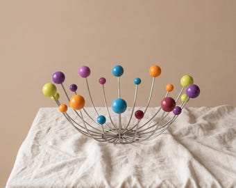 Ciotola per frutta Sputnik vintage, cestino per frutta in filo metallico stile Mid-Century Modern Atomic, centrotavola a sfera colorata, ciotola cromata Space Age, decorazione Eames Era