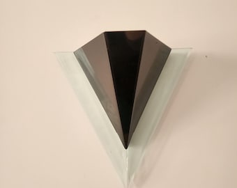 Applique da parete geometrica triangolare, moderna applique in vetro Art Déco, vetro nero fumé e satinato, illuminazione architettonica