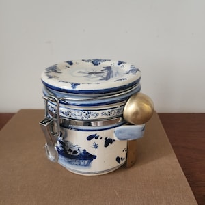Tarro de especias de cerámica azul de Delft, bote holandés pintado a mano con cuchara dosificadora, tarro de almacenamiento con tapa de cierre hermético, decoración de cocina vintage holandesa
