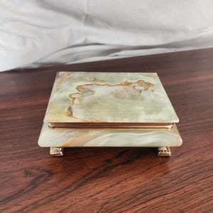 Caja vintage de ónix verde, joyero de ónix de mediados de siglo, joyero de mármol pulido, decoración de piedra natural, joyero de escritorio o tocador de los años 70. imagen 4