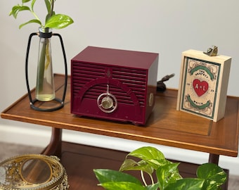 Radio Emerson vintage convertida a Bluetooth / Color granate - Compacta, ideal para escritorio