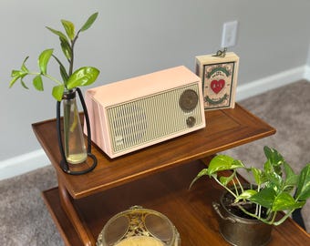 Radio RCA vintage convertida a Bluetooth / Altavoz retro / Estilo moderno de mediados de siglo