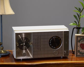 Radio y reloj Zenith vintage con Bluetooth – Un clásico de mediados de siglo
