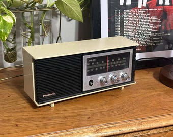 Radio Panasonic RE-6283 vintage de los años 70 convertida a Bluetooth.