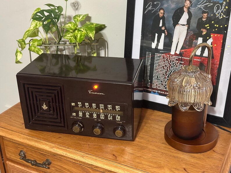 Vintage Bluetooth Radio - 1950s Emerson 641-B image 4